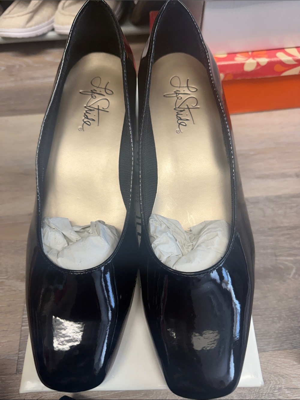 Life Stride Women's Black Patent Square-Toe Pumps 👠 size 9.5D with box